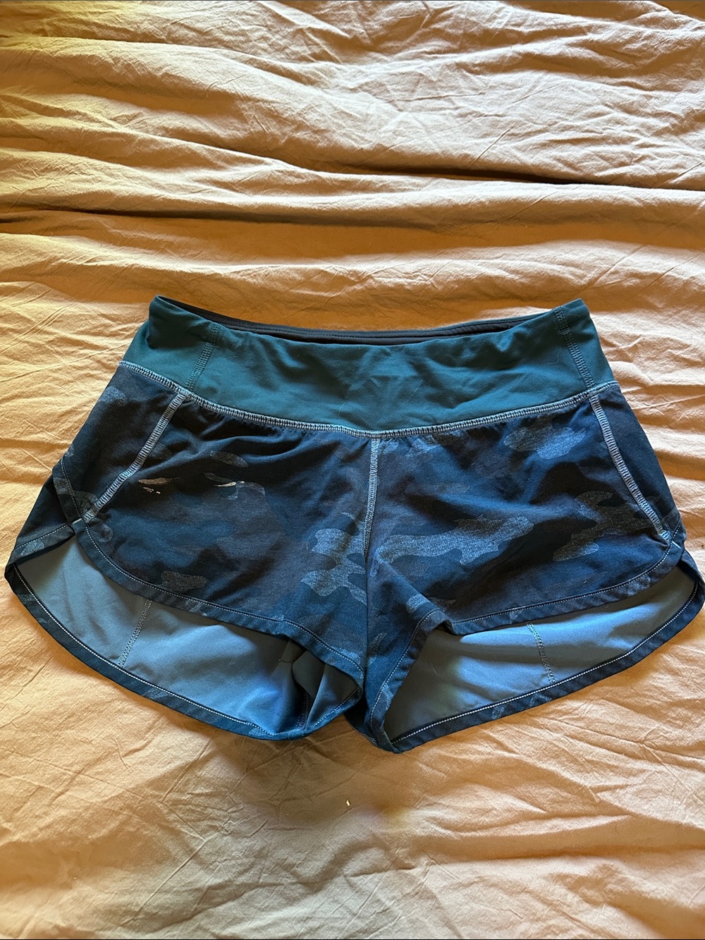lululemon athletica limited edition blue camo speed shorts